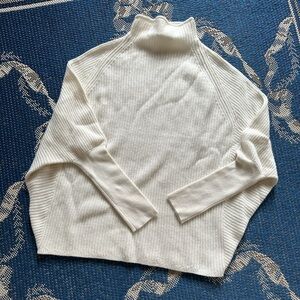 Ivory lightweight cashmere sweater NWT L